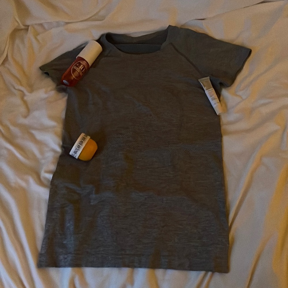 LULULEMON GRAY SHORT SLEEVE SWIFTLY TECH🫶🏼